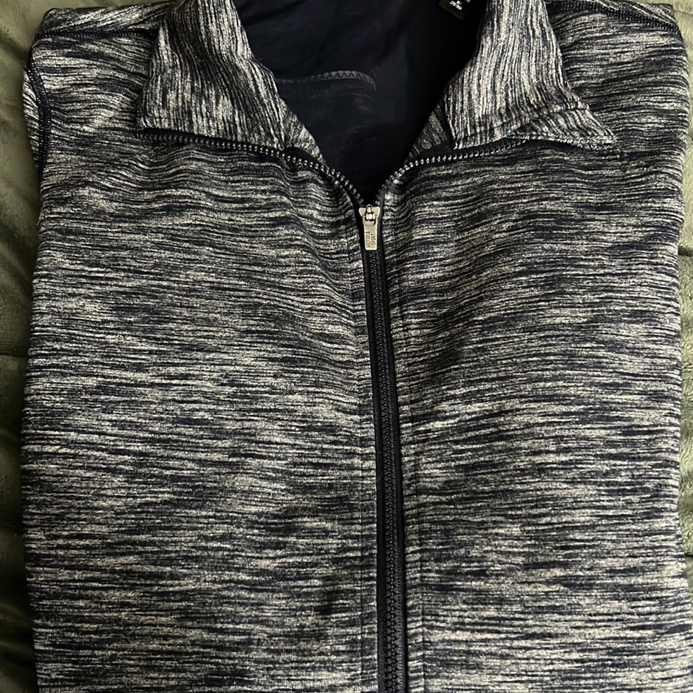 VS Sport Jacket Zip w Thumb Holes Size M Zip pockets